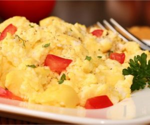 Oeufs brouillés aux tomates