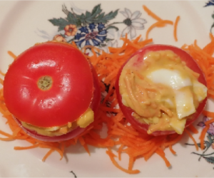 Tomate farcie aux œufs dur