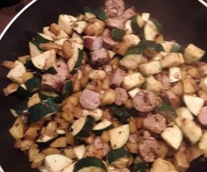 Poelee courgettes saucisses