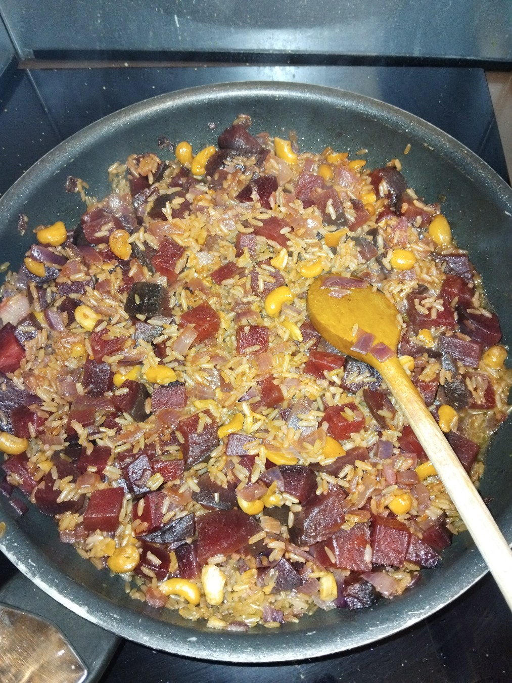 Riz , cajou et basilic
