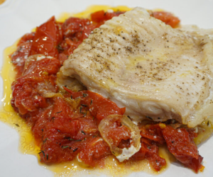 Filet de poisson au four et tomates rôties